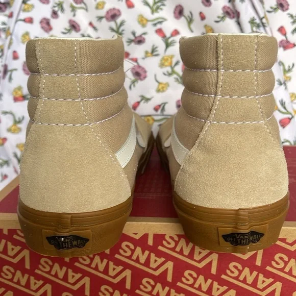 Vans WMNS Sk8-Hi
Humus/Gum
VN0A38GEVS8
Sneakers - Picture 14 of 16